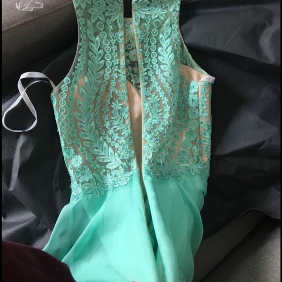 Prom/grad dress - Picture 4 of 5